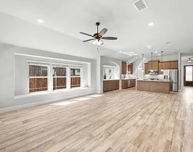 3244 Southampton Drive - Photo Thumbnail 4