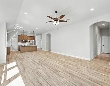 3244 Southampton Drive - Photo Thumbnail 10