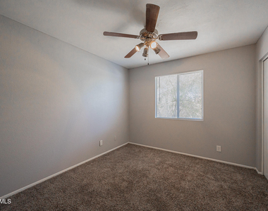 4704 S La Rosa Drive - Photo Thumbnail 18