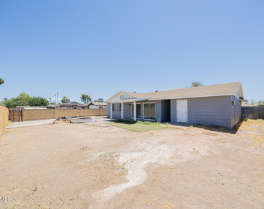 4704 S La Rosa Drive - Photo Thumbnail 26