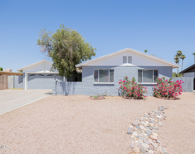 4704 S La Rosa Drive - Photo Thumbnail 1