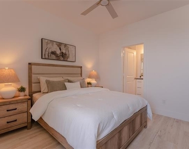 2025 Empire Central Drive - Photo Thumbnail 14