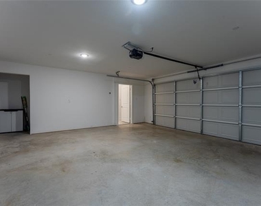 2025 Empire Central Drive - Photo Thumbnail 21
