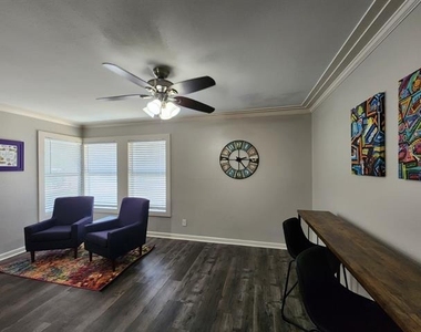 718 College - Photo Thumbnail 2