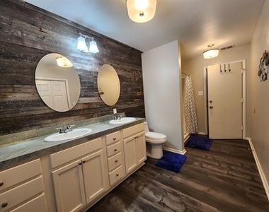 718 College - Photo Thumbnail 3