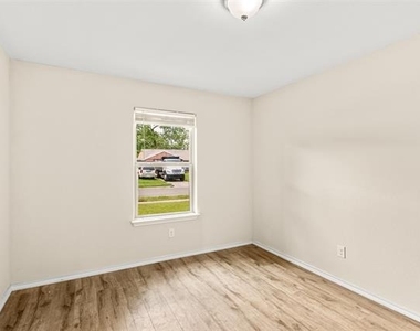 2836 Kilburn Avenue - Photo Thumbnail 18