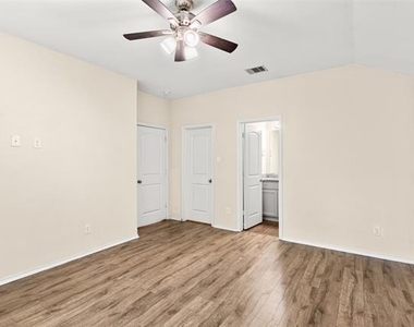 2836 Kilburn Avenue - Photo Thumbnail 13