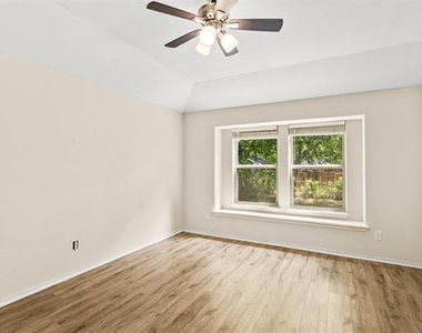 2836 Kilburn Avenue - Photo Thumbnail 11