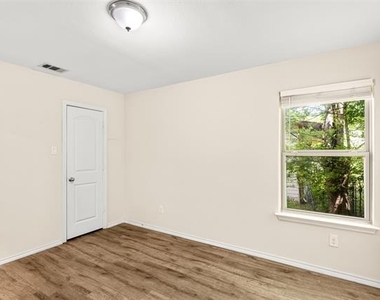 2836 Kilburn Avenue - Photo Thumbnail 20