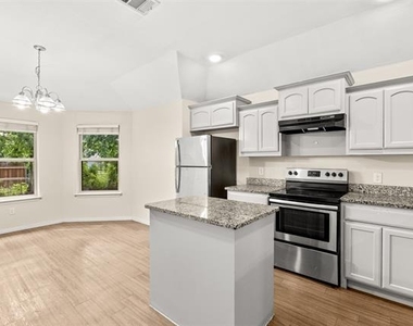 2836 Kilburn Avenue - Photo Thumbnail 4