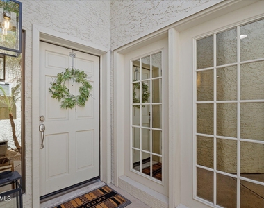 5805 N 24th Place - Photo Thumbnail 2