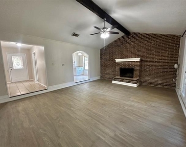 6209 Gayle Drive - Photo Thumbnail 12
