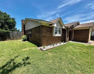 6209 Gayle Drive - Photo Thumbnail 2
