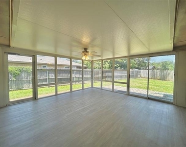 6209 Gayle Drive - Photo Thumbnail 14