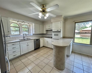 6209 Gayle Drive - Photo Thumbnail 6
