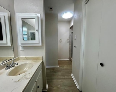 6209 Gayle Drive - Photo Thumbnail 19