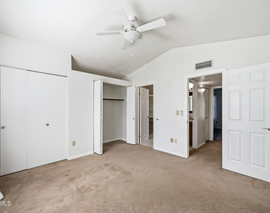 9831 S 48th Way - Photo Thumbnail 3