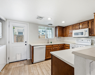 9831 S 48th Way - Photo Thumbnail 15