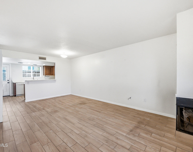 9831 S 48th Way - Photo Thumbnail 11