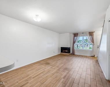 9831 S 48th Way - Photo Thumbnail 12