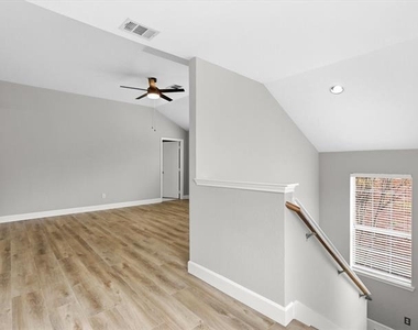 1316 Hunter Lane - Photo Thumbnail 13