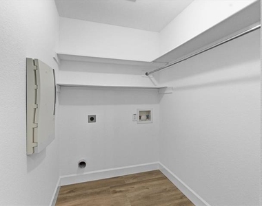1316 Hunter Lane - Photo Thumbnail 11