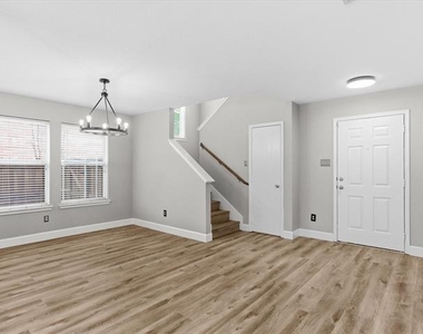 1316 Hunter Lane - Photo Thumbnail 5