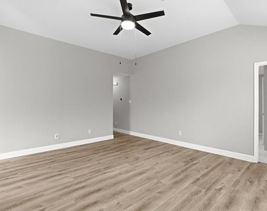 1316 Hunter Lane - Photo Thumbnail 15