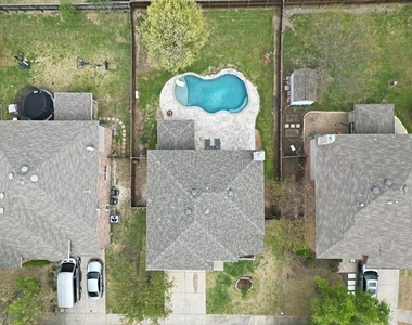 1316 Hunter Lane - Photo Thumbnail 2
