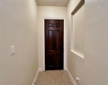 5808 La Vista Drive - Photo Thumbnail 4