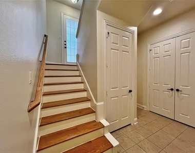 5808 La Vista Drive - Photo Thumbnail 5