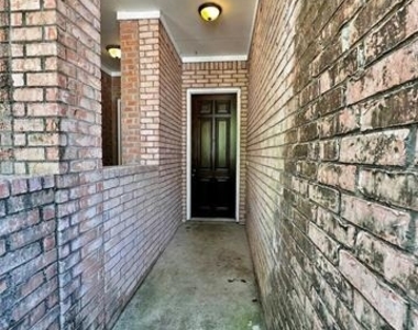 5808 La Vista Drive - Photo Thumbnail 3