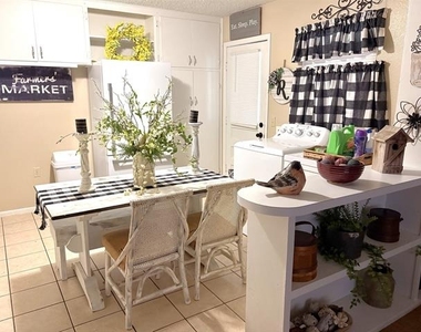 1032 W Florence Street - Photo Thumbnail 3
