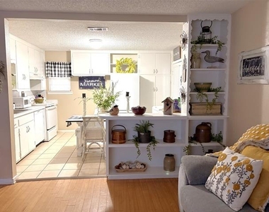 1032 W Florence Street - Photo Thumbnail 2