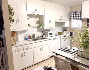 1032 W Florence Street - Photo Thumbnail 4