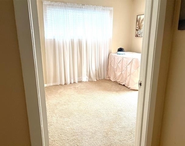 1032 W Florence Street - Photo Thumbnail 6
