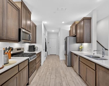 984 Emil Place - Photo Thumbnail 3