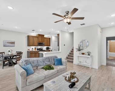 984 Emil Place - Photo Thumbnail 2