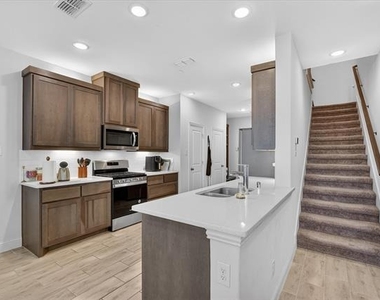 984 Emil Place - Photo Thumbnail 4