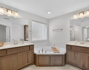 984 Emil Place - Photo Thumbnail 6