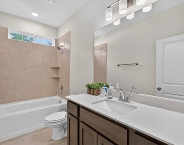 984 Emil Place - Photo Thumbnail 12