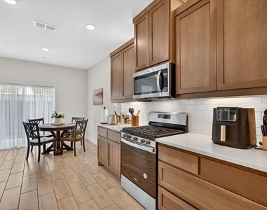 984 Emil Place - Photo Thumbnail 1