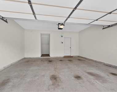 984 Emil Place - Photo Thumbnail 14