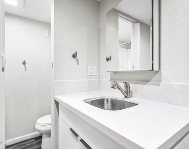 3025 N 32nd Street - Photo Thumbnail 8