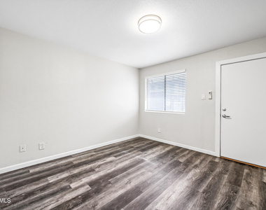 3025 N 32nd Street - Photo Thumbnail 3