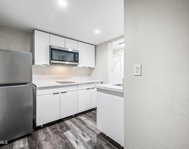 3025 N 32nd Street - Photo Thumbnail 5