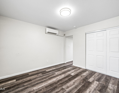 3025 N 32nd Street - Photo Thumbnail 4