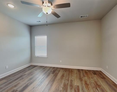 2902 Orchid Drive - Photo Thumbnail 5