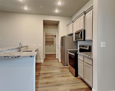 2902 Orchid Drive - Photo Thumbnail 2
