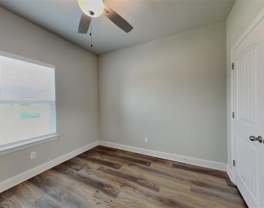 2902 Orchid Drive - Photo Thumbnail 9